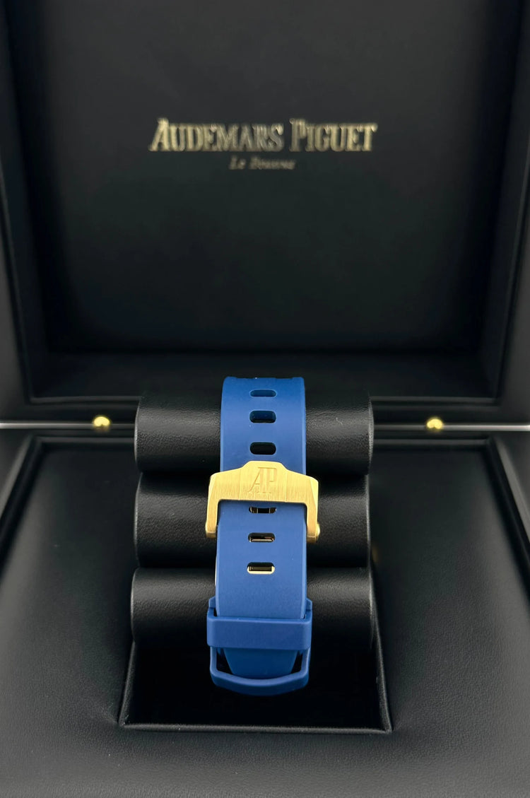 Royal Oak Offshore Yellow Gold Sapphire Dial (2023) image 5