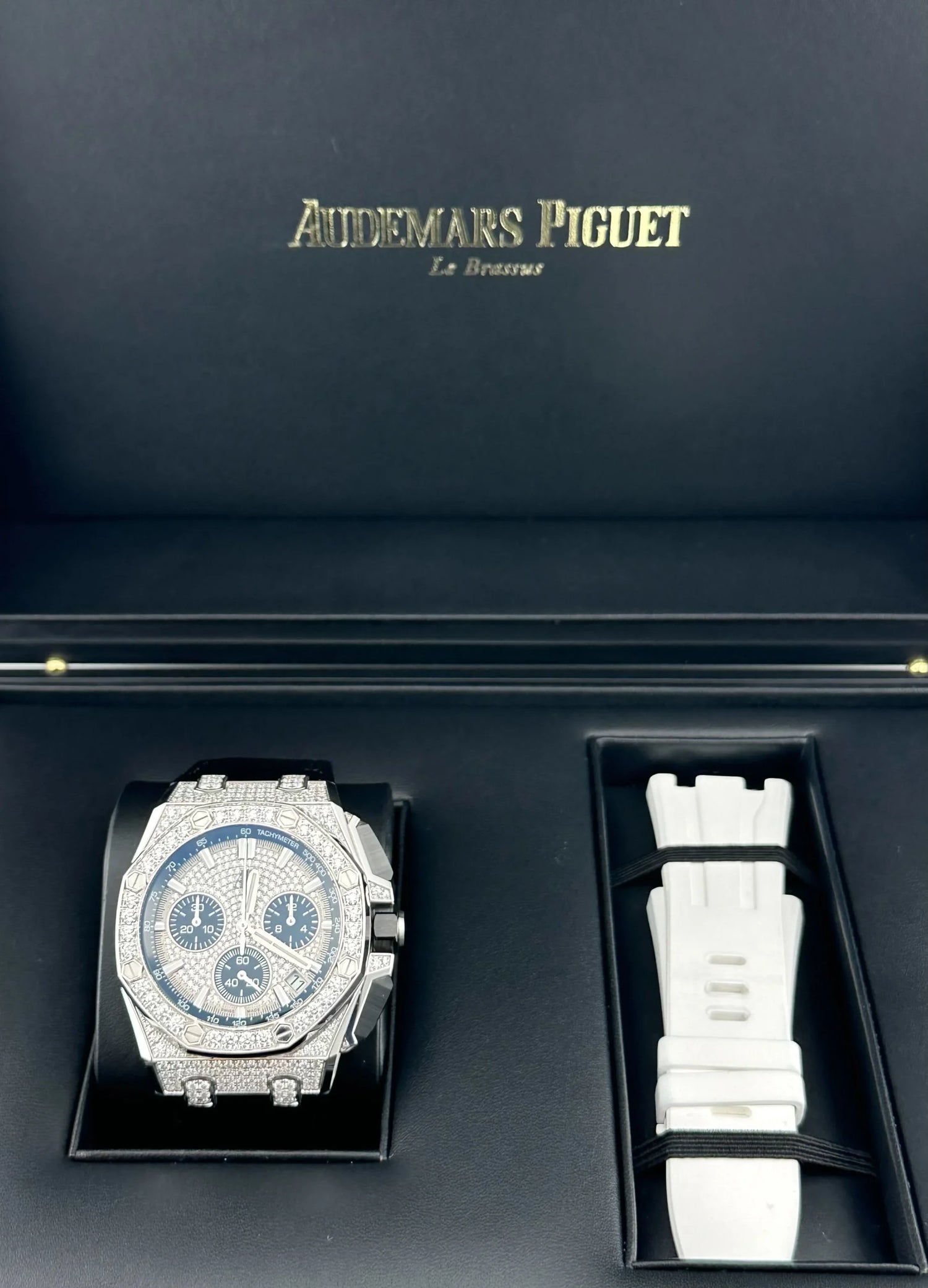 Royal Oak Offshore Chronograph White Gold Diamond Case & Bezel image 5