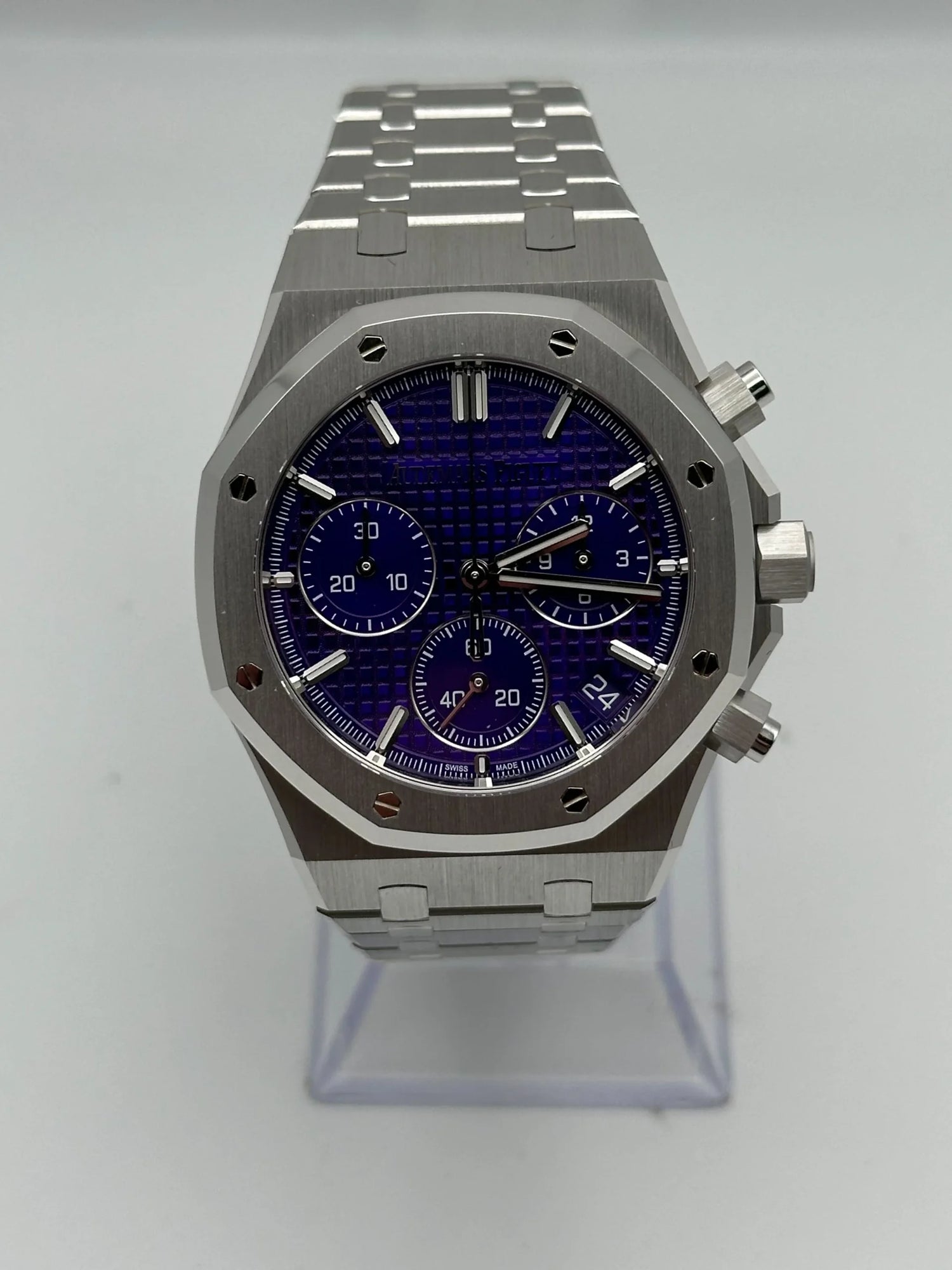Royal Oak Chronograph “Domaine de Murtoli” White Gold Purple Dial image 4