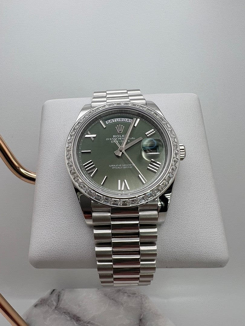 Day-Date Platinum Olive Green Dial Diamond Bezel image 1