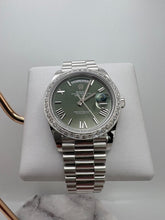 Day-Date Platinum Olive Green Dial Diamond Bezel image 1