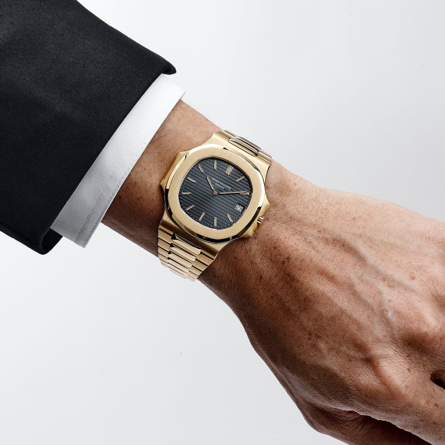 Nautilus Vintage Yellow Gold Black Ribbed Dial image 11