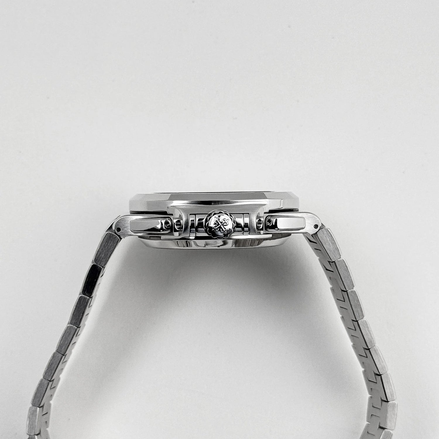Nautilus Chronograph Stainless Steel Grey Dial (2013) image 7