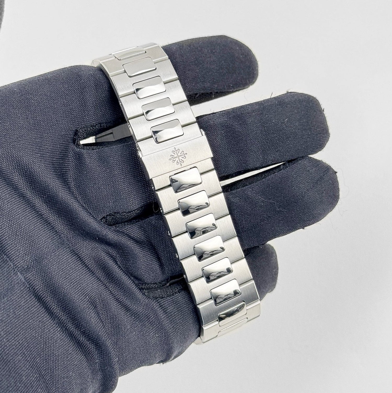 Nautilus Chronograph Stainless Steel Grey Dial (2013) image 2