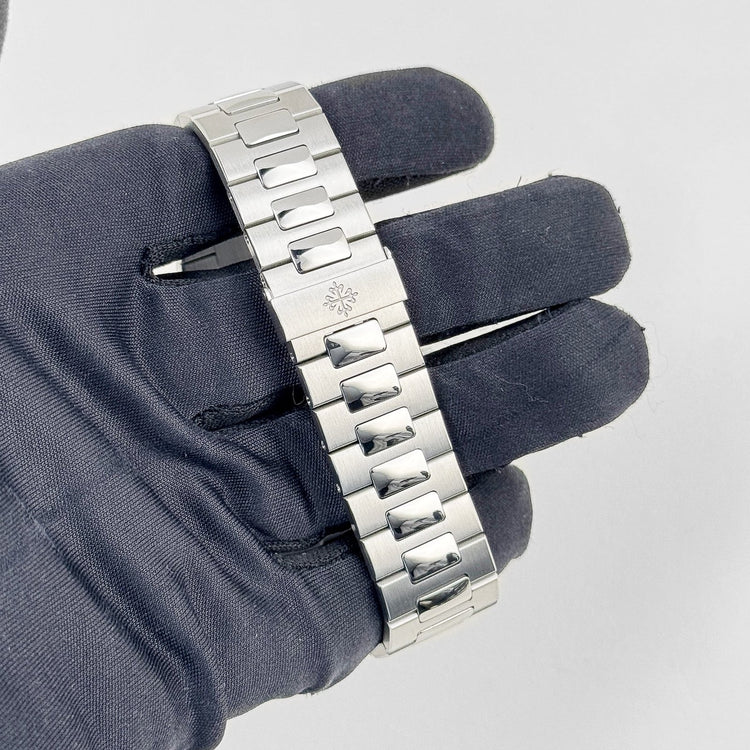 Nautilus Chronograph Stainless Steel Grey Dial (2013) image 2