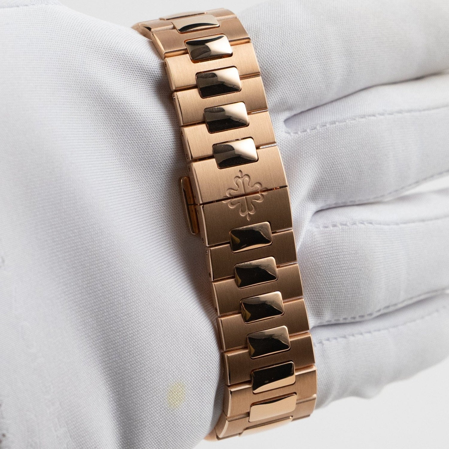 Nautilus Chronograph Date Rose Gold Black Dial (2022) image 6