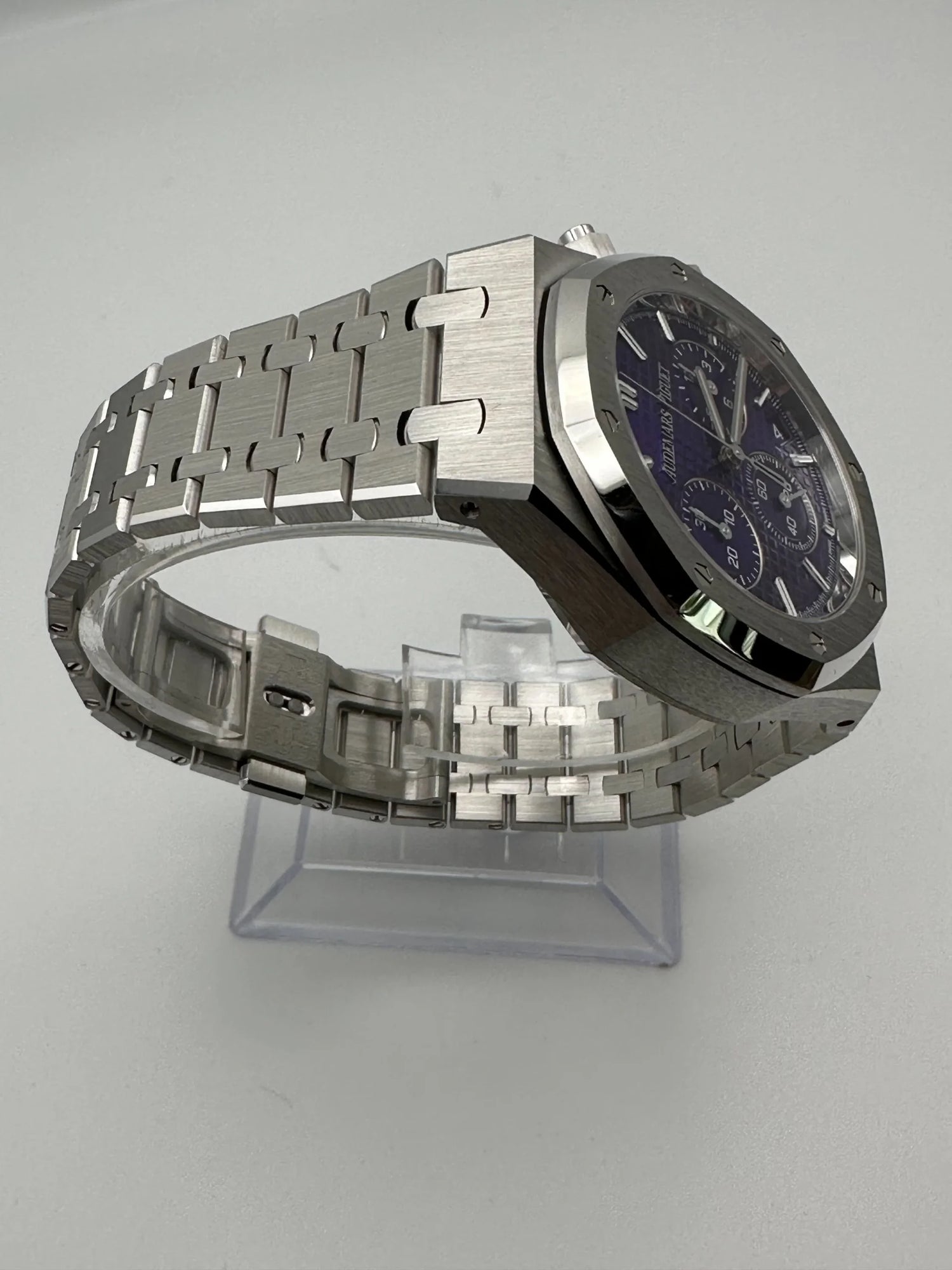 Royal Oak Chronograph “Domaine de Murtoli” White Gold Purple Dial image 1
