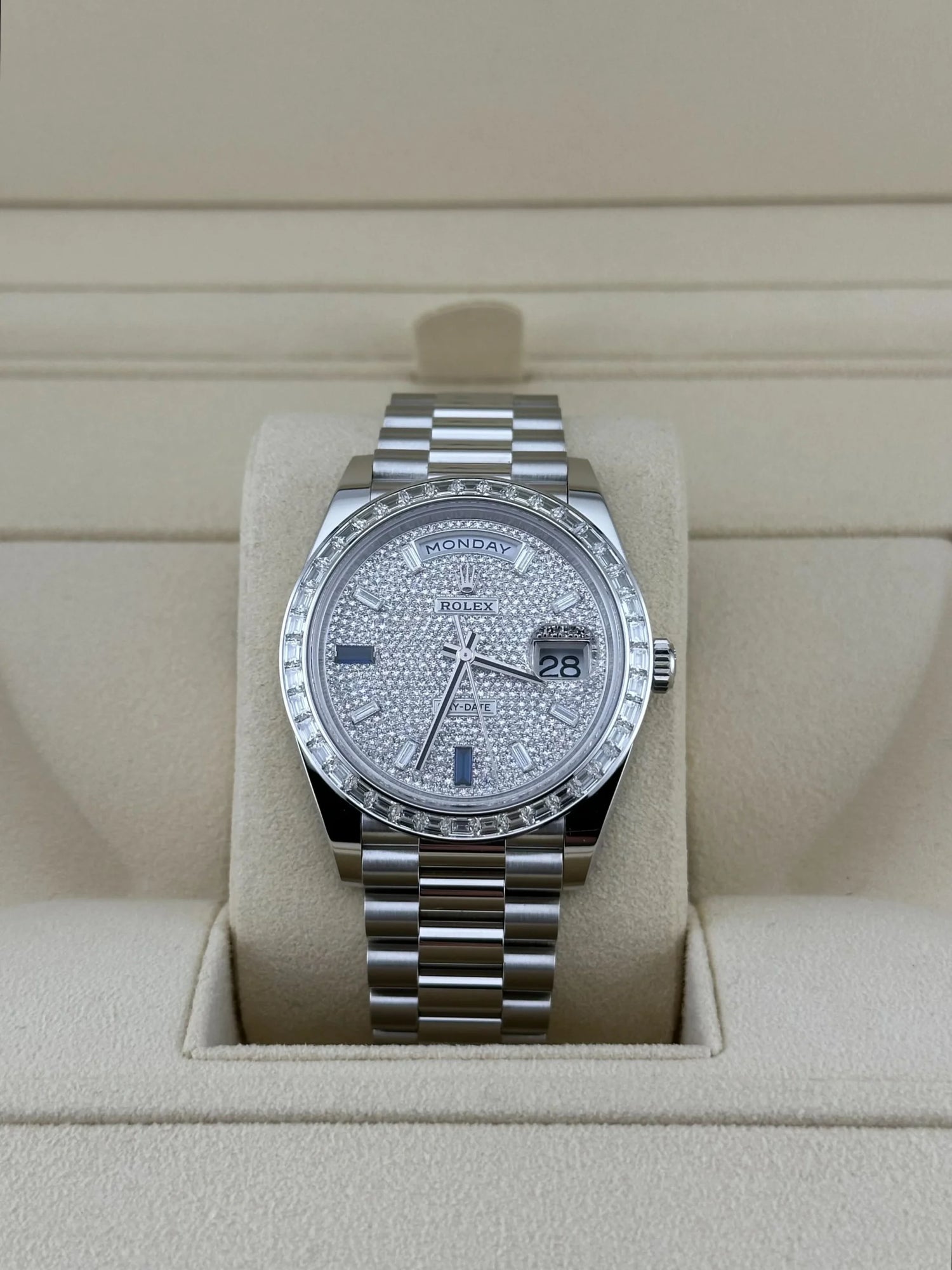 Day-Date Platinum Diamond Bezel Diamond-Paved Sapphire Dial (2024) image 2