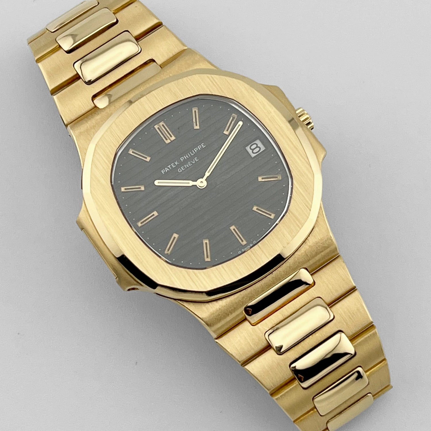 Nautilus Vintage Yellow Gold Black Ribbed Dial (1983) image 9