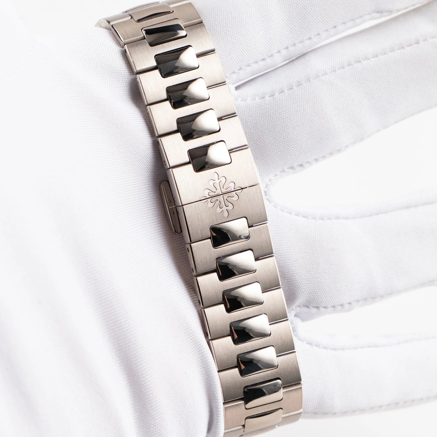 Nautilus White Gold Blue Dial (2022) image 10