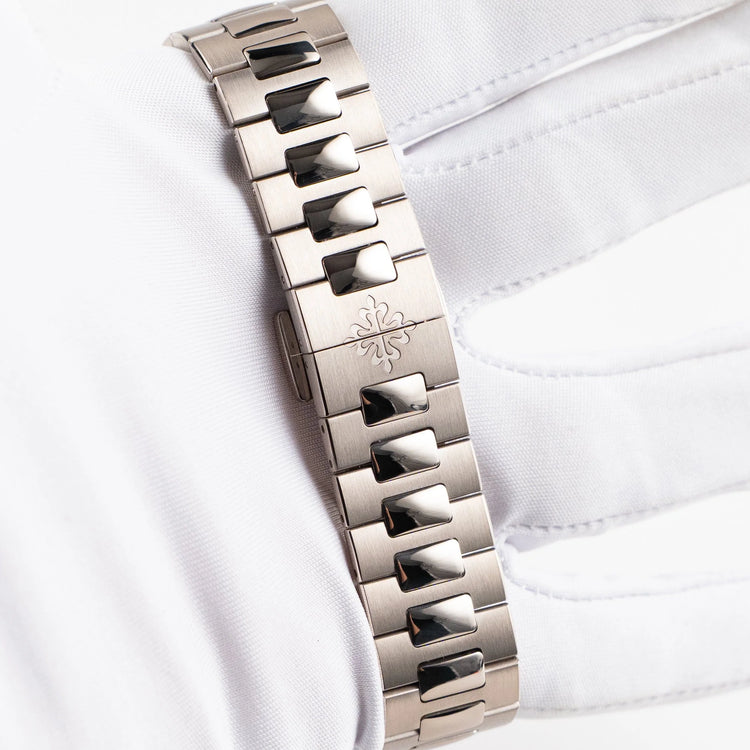 Nautilus White Gold Blue Dial (2022) image 10