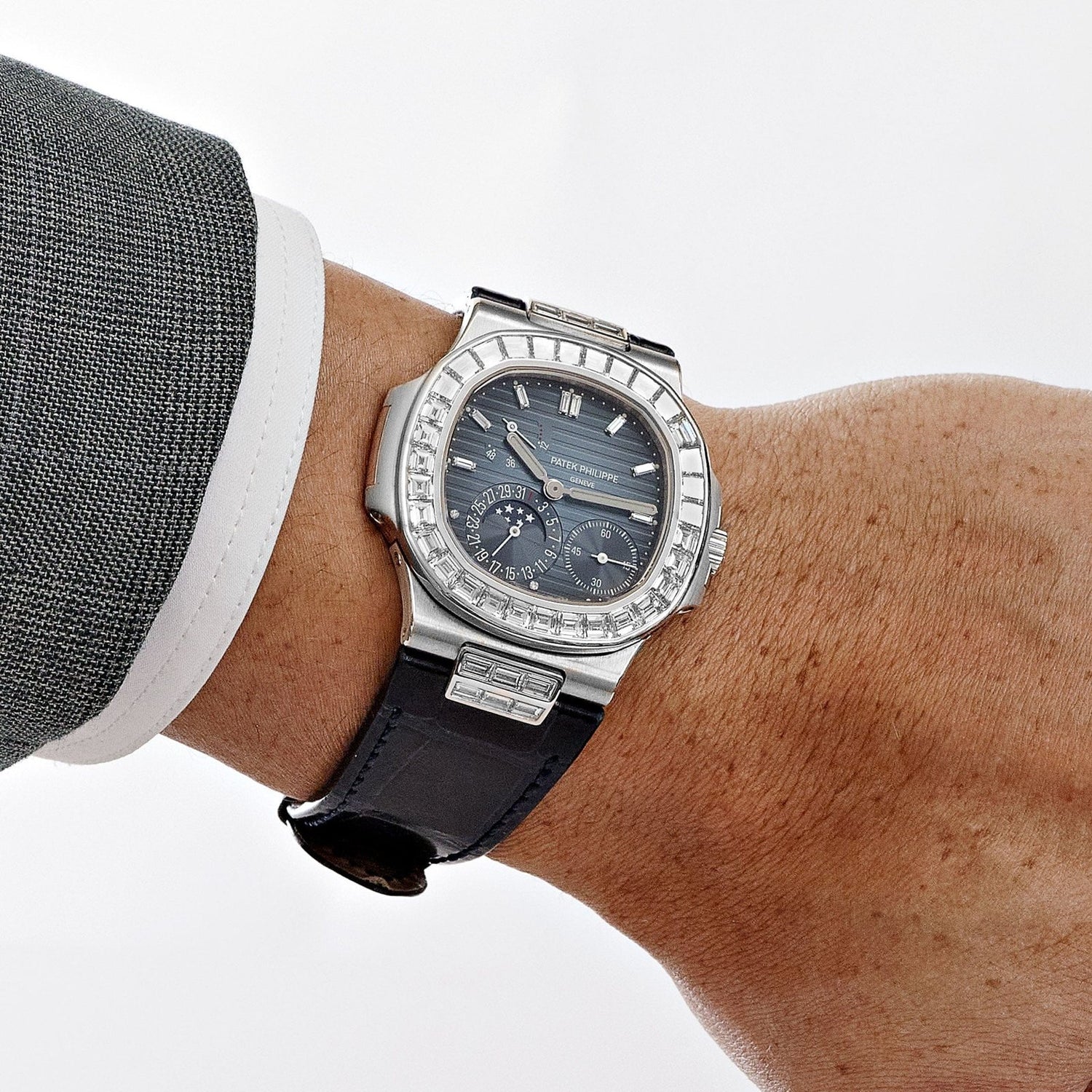 Nautilus White Gold Blue Diamond Dial Diamond Bezel (2017) image 2