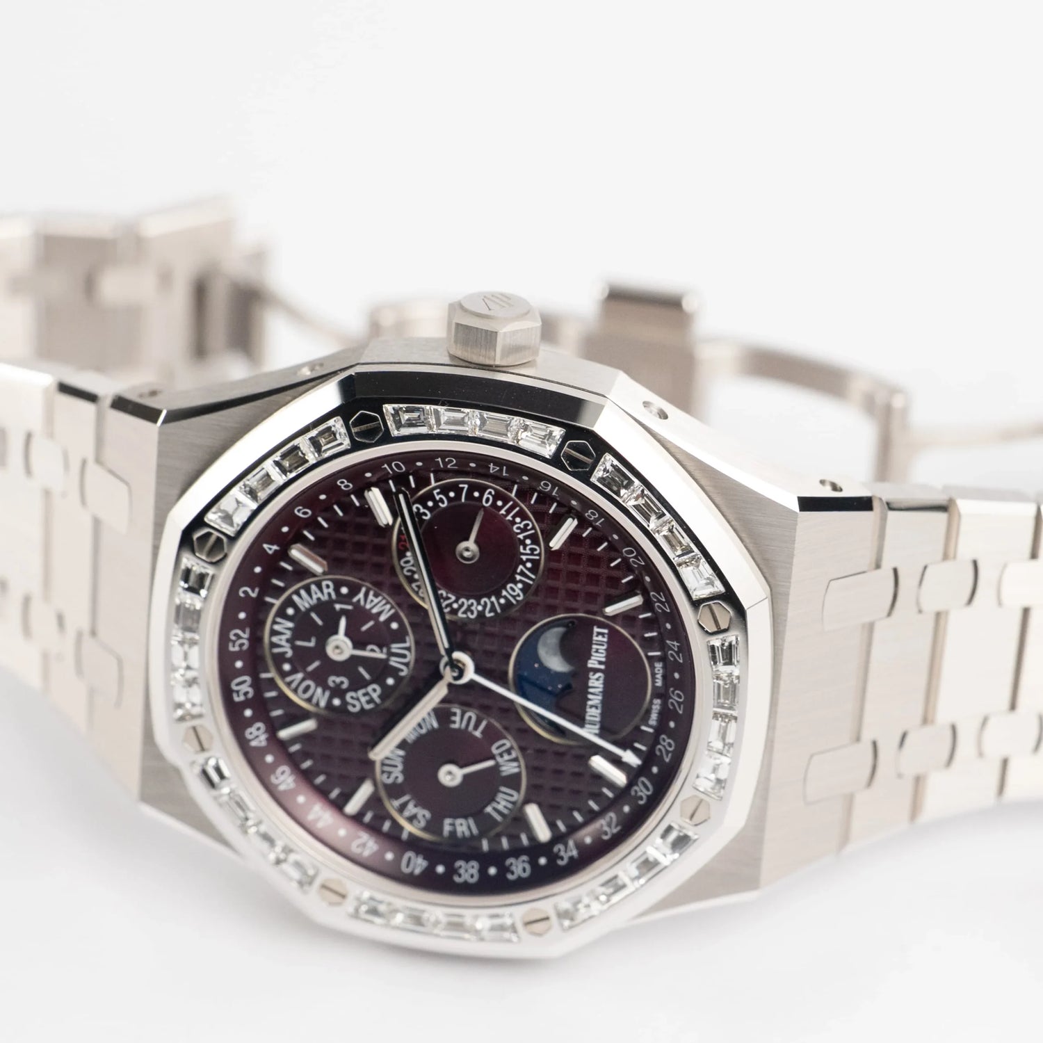 Royal Oak Perpetual Calendar “Qatar Edition” White Gold (2025) image 9