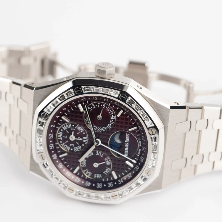 Royal Oak Perpetual Calendar “Qatar Edition” White Gold (2025) image 9