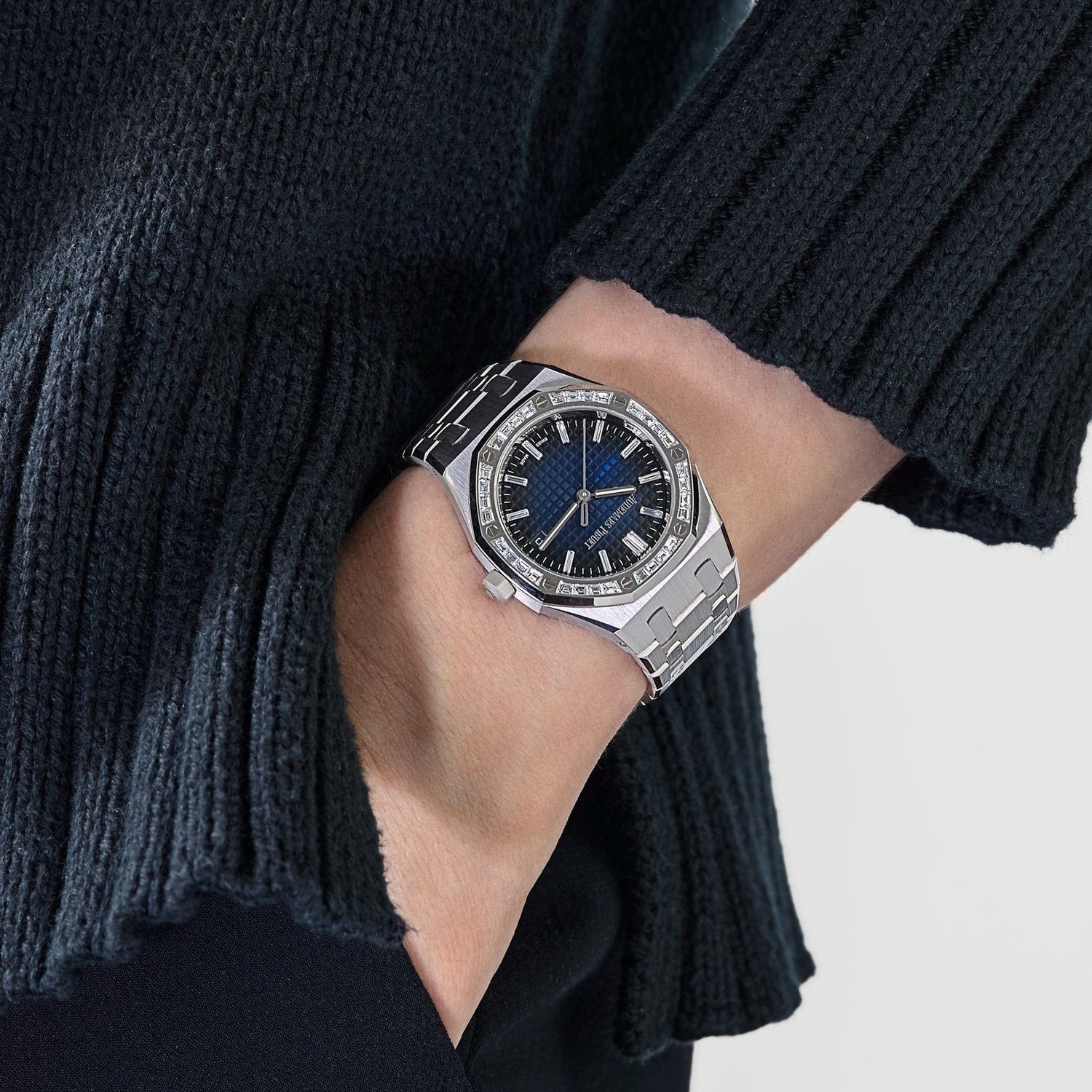 Royal Oak White Gold Diamond Bezel Smoked Blue Dial (2024) image 7
