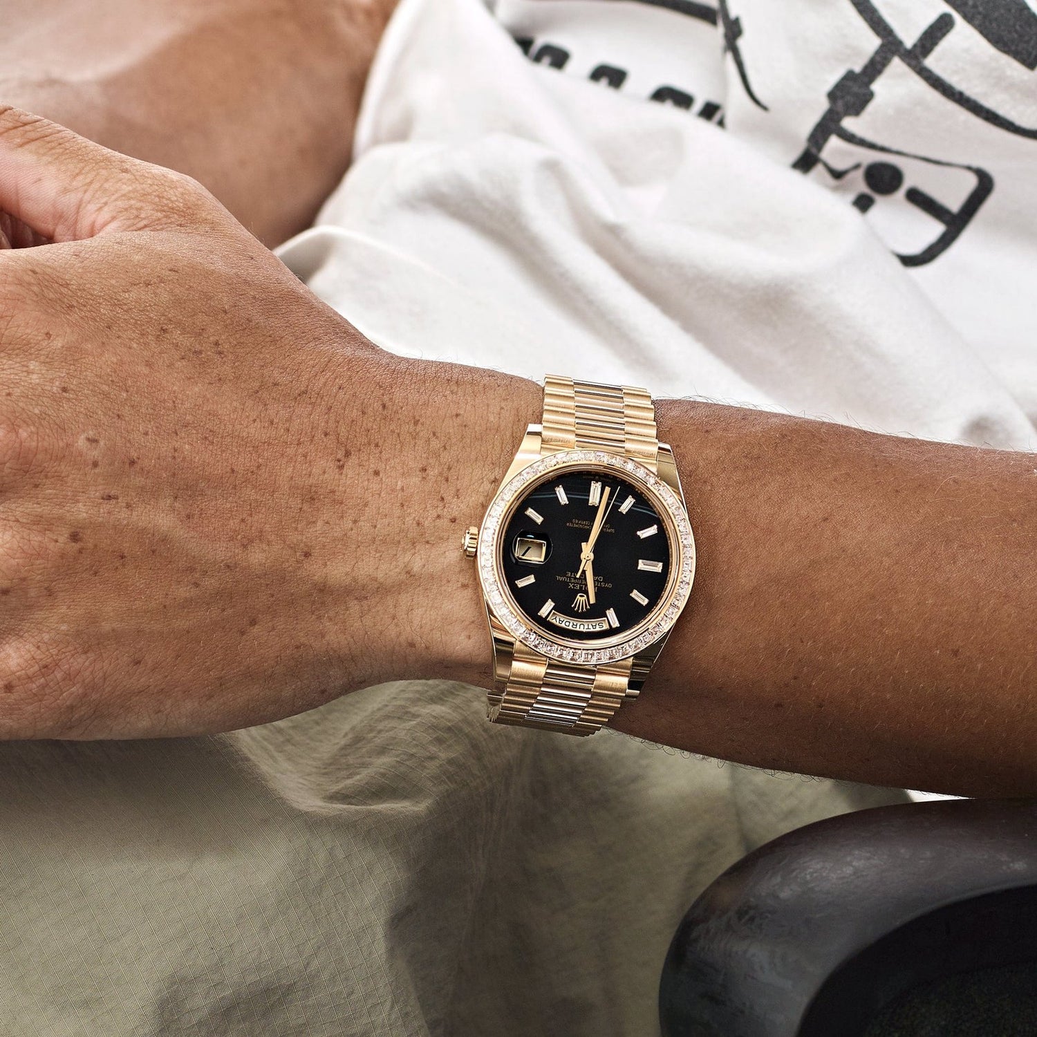 Day-Date Yellow Gold Onyx Baguette Diamond Dial Baguette Bezel image 8