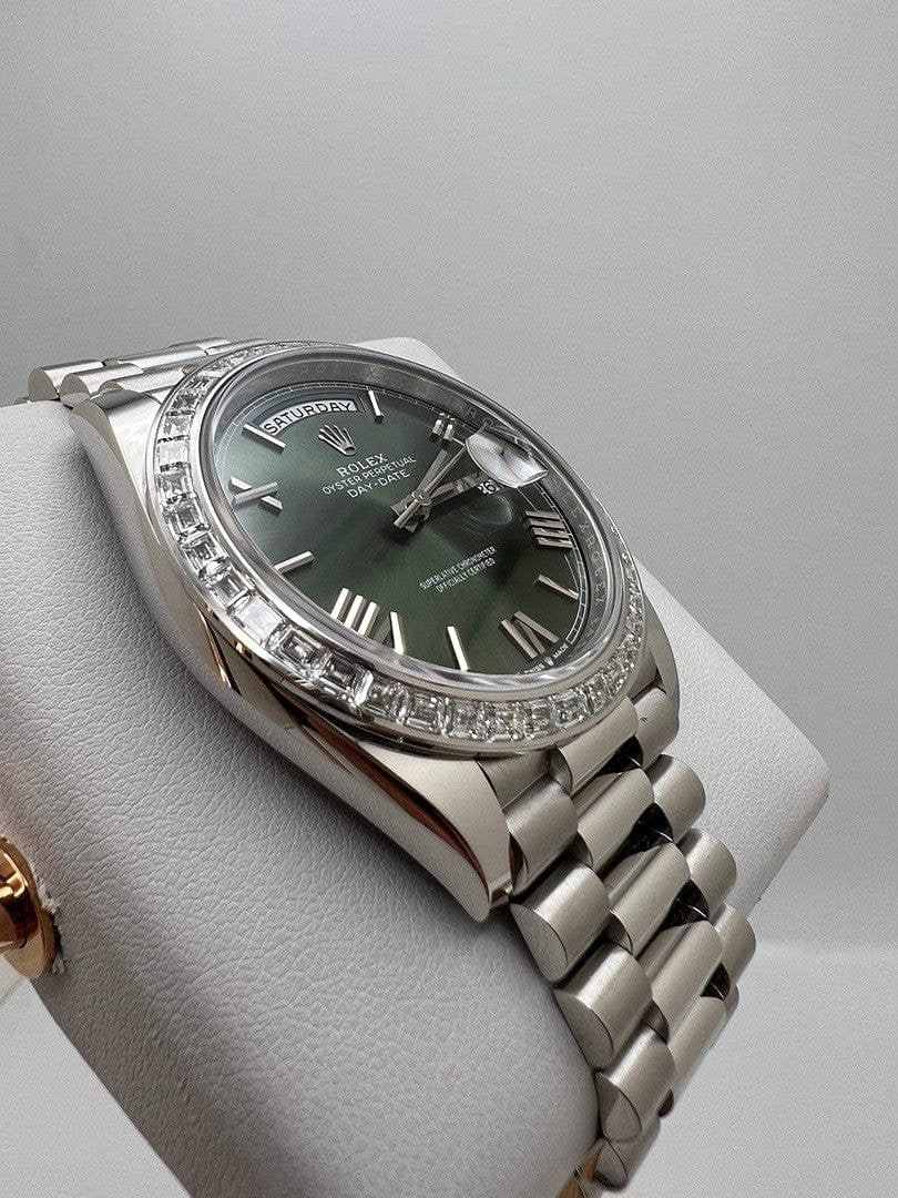 Day-Date Platinum Olive Green Dial Diamond Bezel image 3