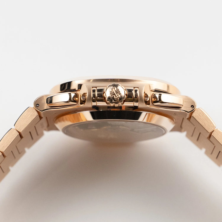 Nautilus Chronograph Date Rose Gold Black Dial (2022) image 2