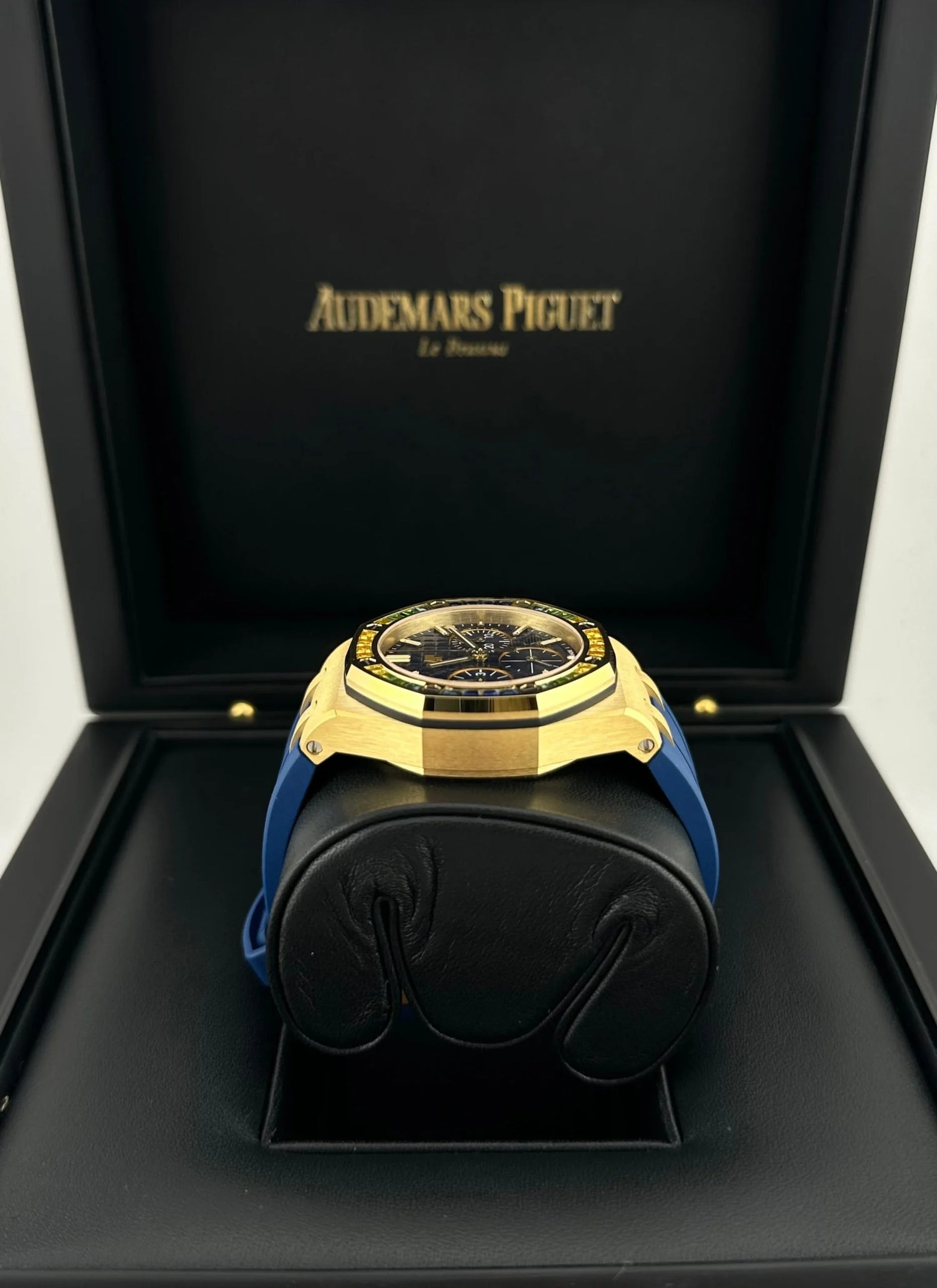 Royal Oak Offshore Yellow Gold Sapphire Dial (2023) image 4