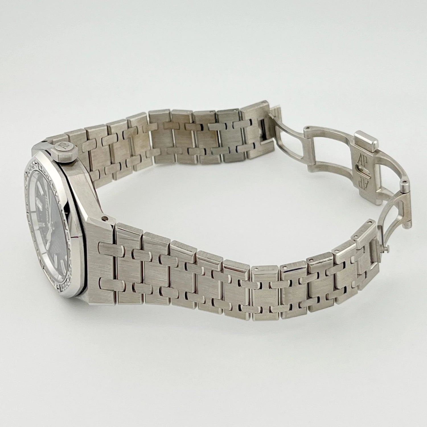 Royal Oak White Gold Diamond Bezel Smoked Blue Dial (2024) image 9