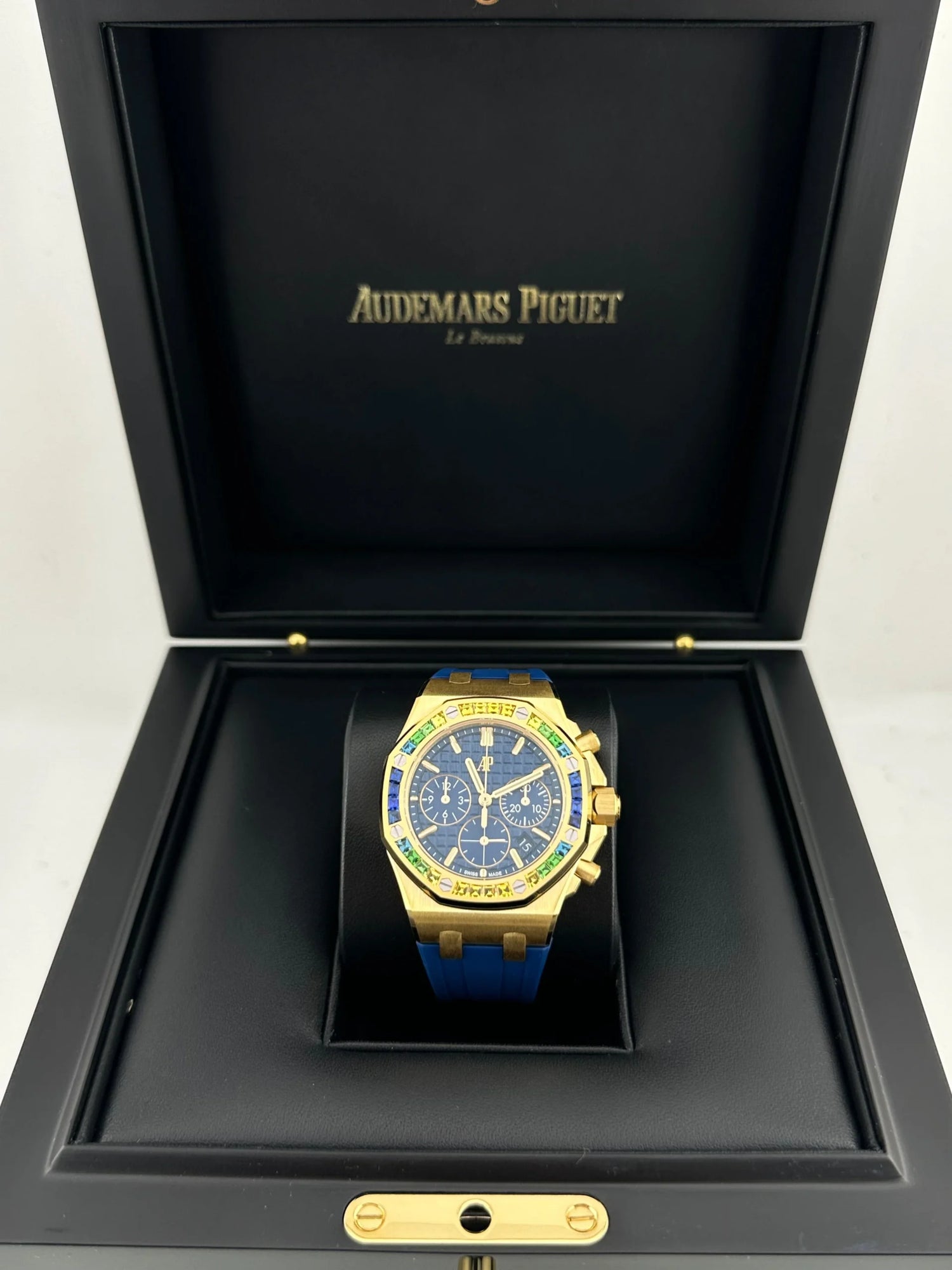 Royal Oak Offshore Yellow Gold Sapphire Dial (2023) image 3
