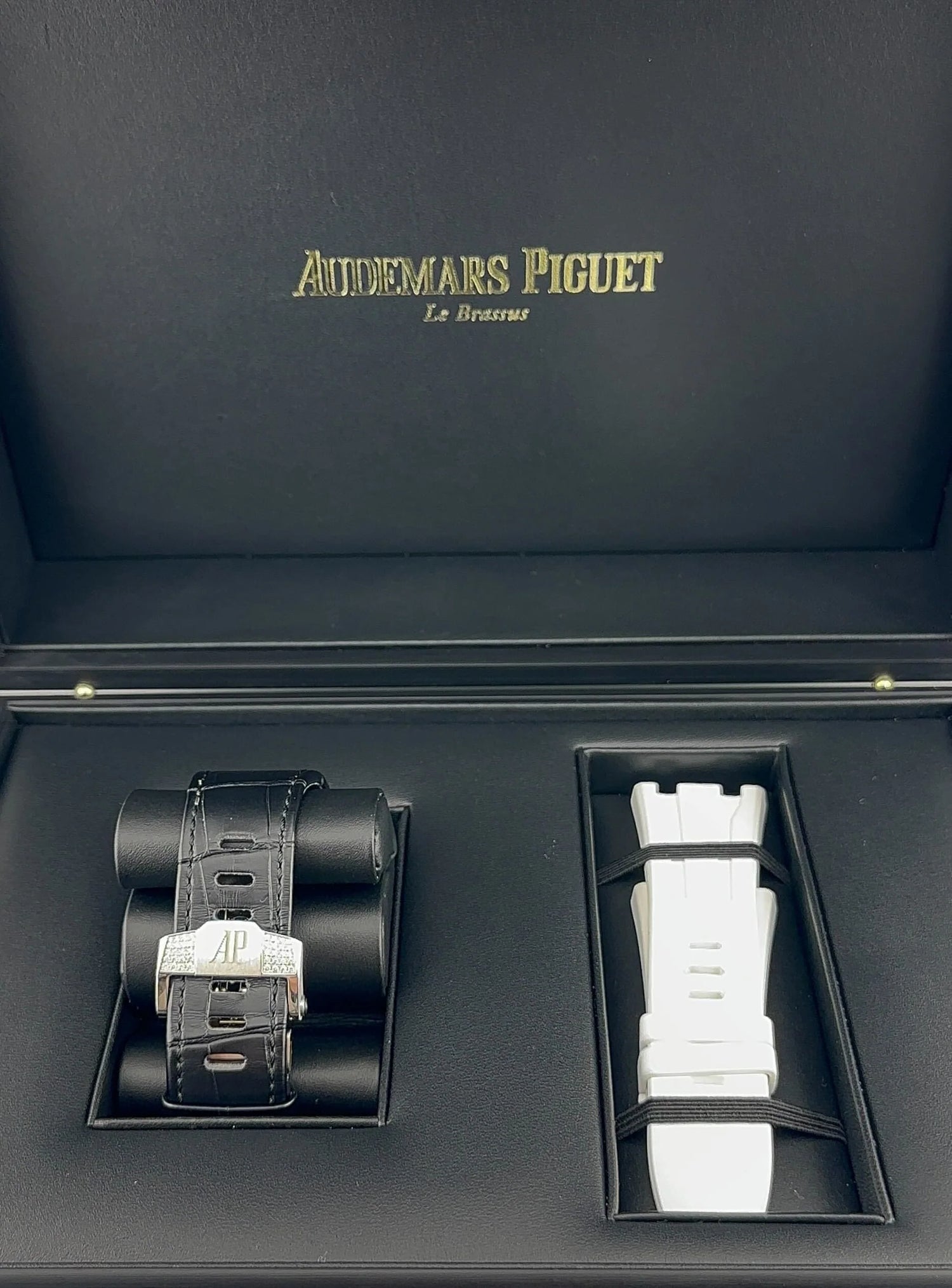 Royal Oak Offshore Chronograph White Gold Diamond Case & Bezel image 4