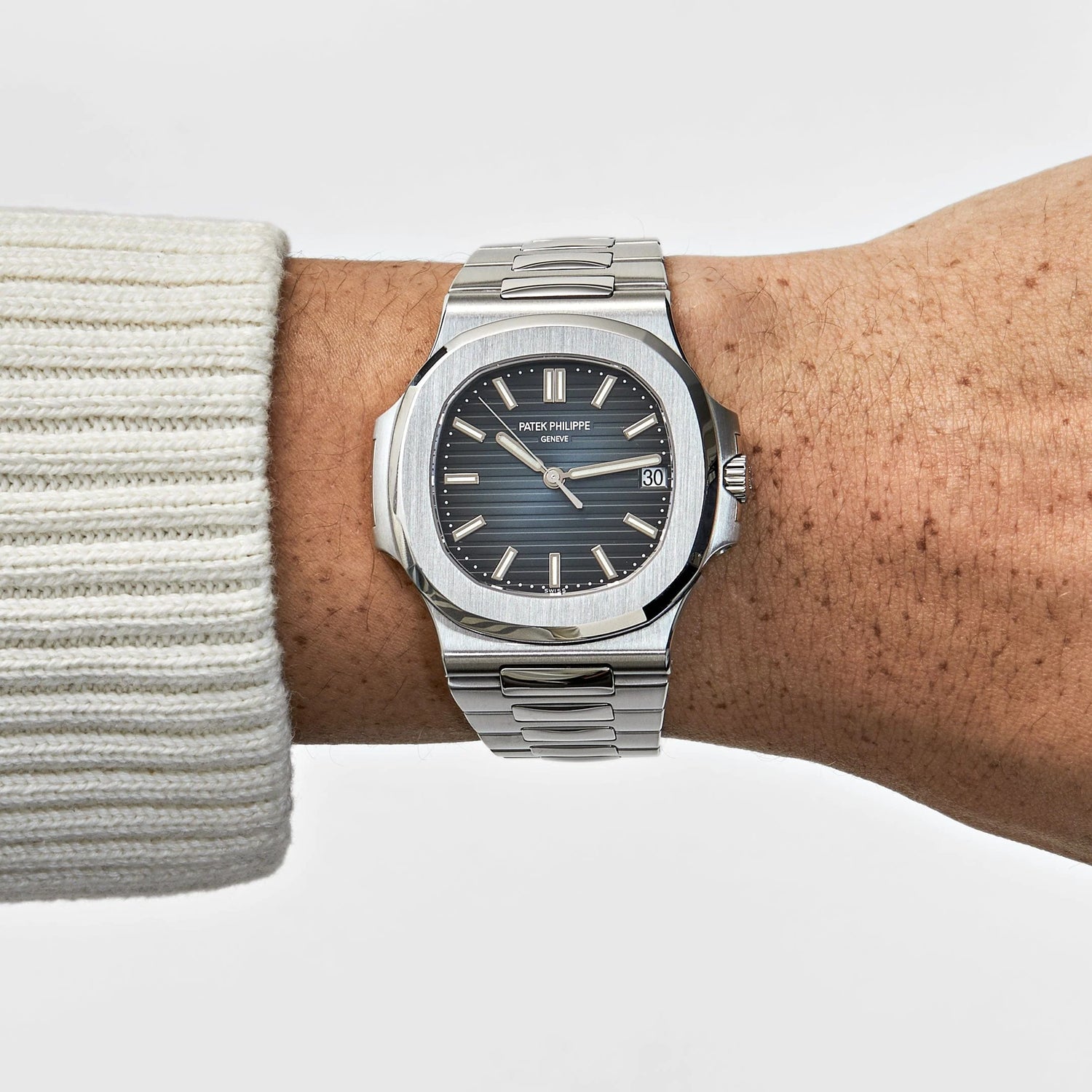 Nautilus Stainless Steel Blue Dial (2019) image 8