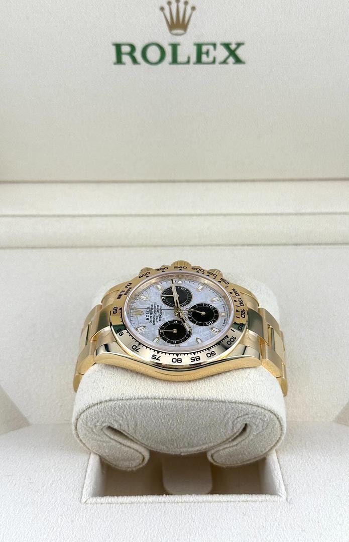 Daytona Yellow Gold Meteorite Dial image 3