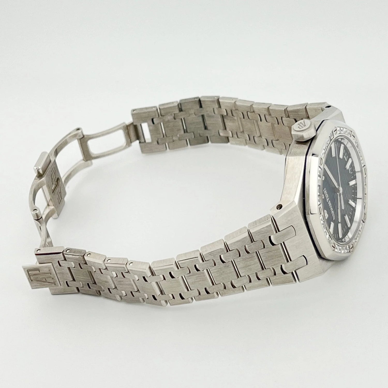 Royal Oak White Gold Diamond Bezel Smoked Blue Dial (2024) image 10