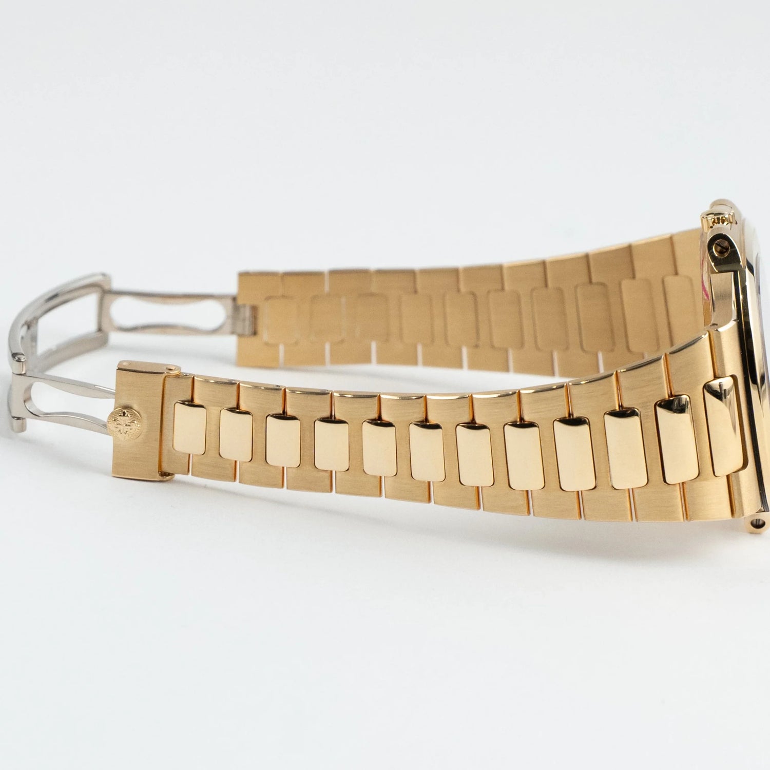 Nautilus Vintage Yellow Gold Black Ribbed Dial image 7