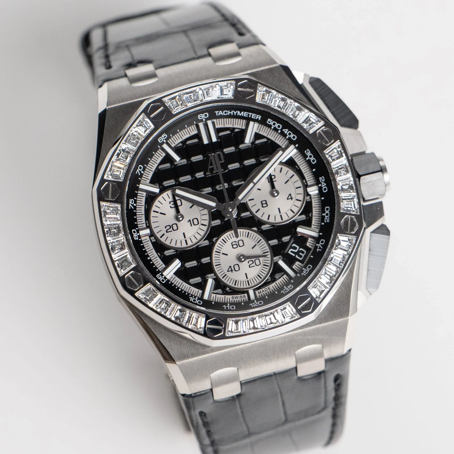 Royal Oak Offshore Chronograph White Gold Diamond Bezel Black Dial (2024) image 10