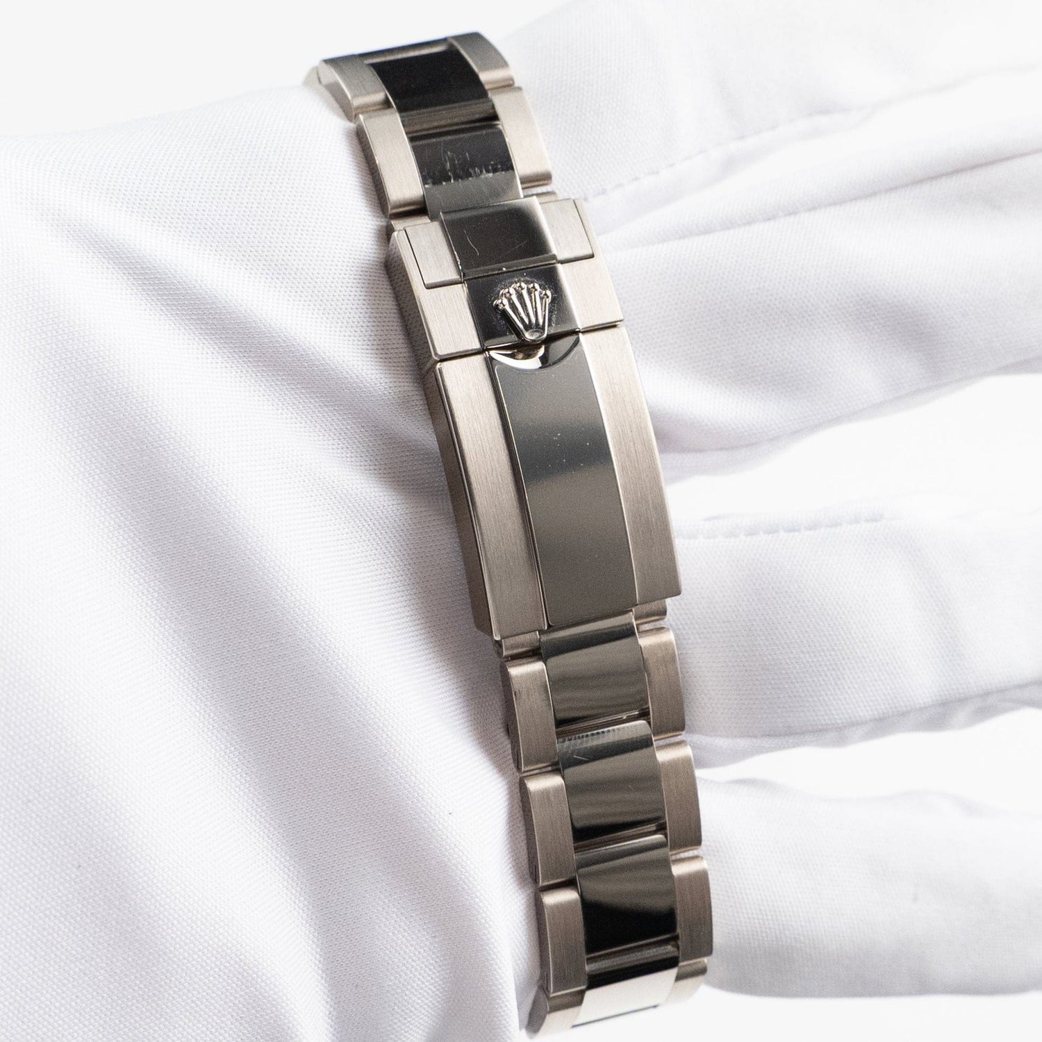 Daytona White Gold Silver Sheen Obsidian Dial Sapphire Bezel (2025) image 9