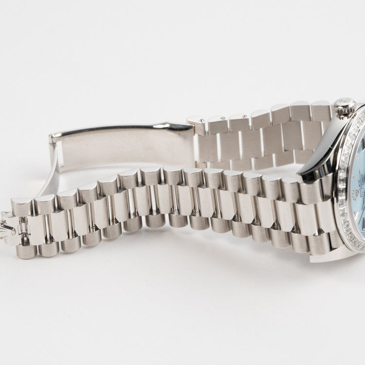 Day-Date Platinum Diamond Bezel Ice Blue Diamond Dial (2017) image 3