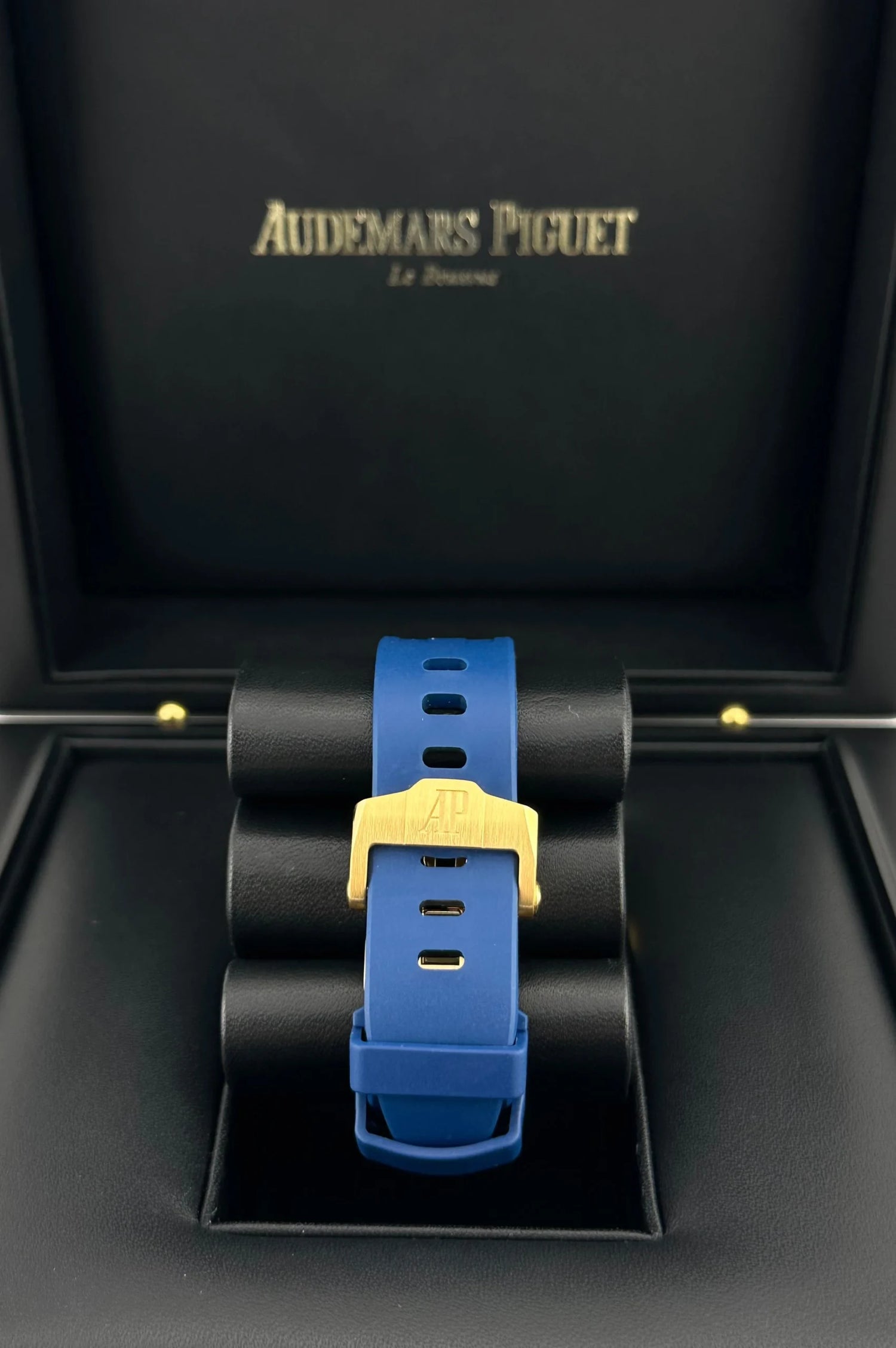 Royal Oak Offshore Yellow Gold Sapphire Dial (2023) image 5