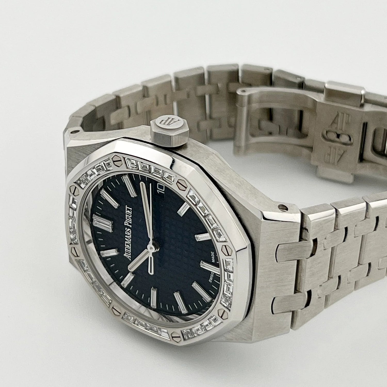 Royal Oak White Gold Diamond Bezel Smoked Blue Dial (2024) image 14