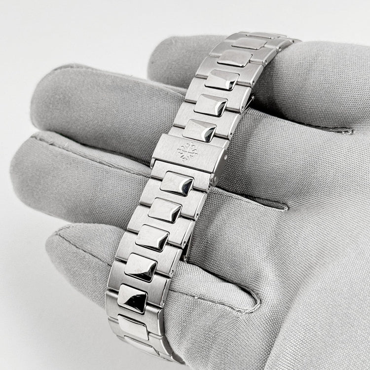 Nautilus White Gold White Dial Diamond Set (2004) image 2