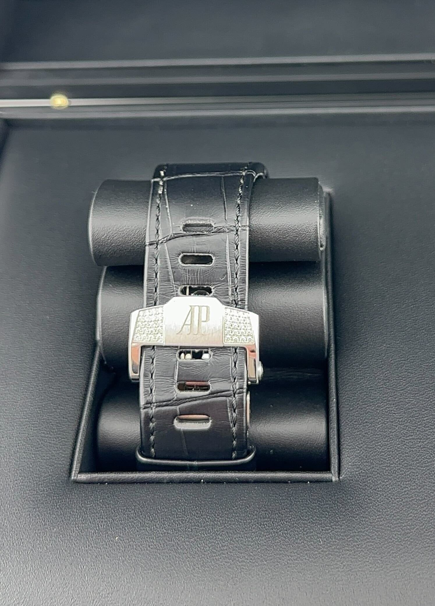 Royal Oak Offshore Chronograph White Gold Diamond Case & Bezel image 6