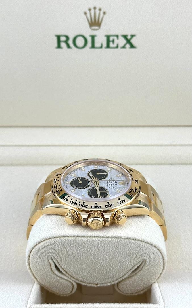 Daytona Yellow Gold Meteorite Dial image 1