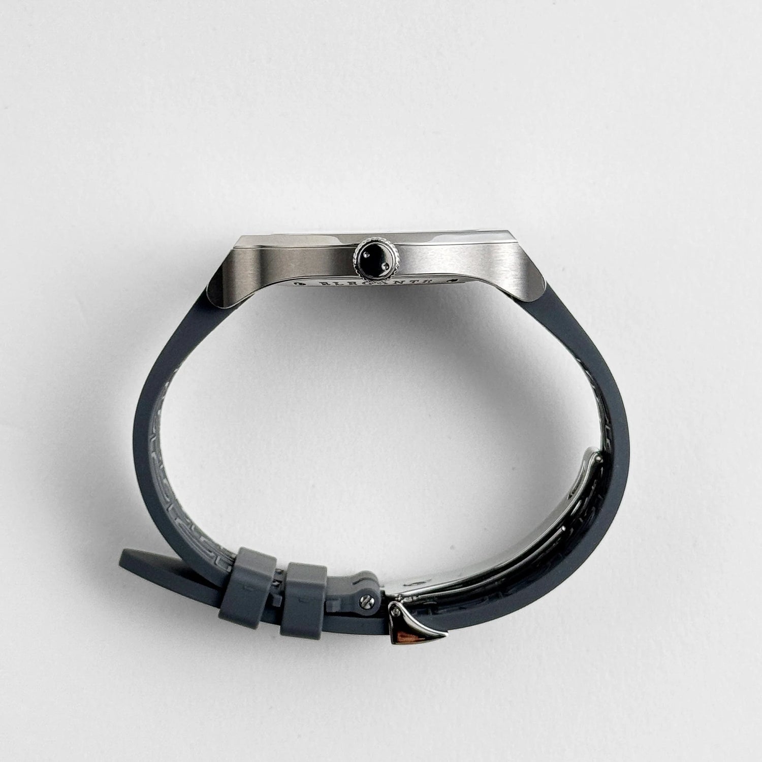 Élégante 48 Ref. ELHT Titanium Luminescent White Dial (2024) image 6