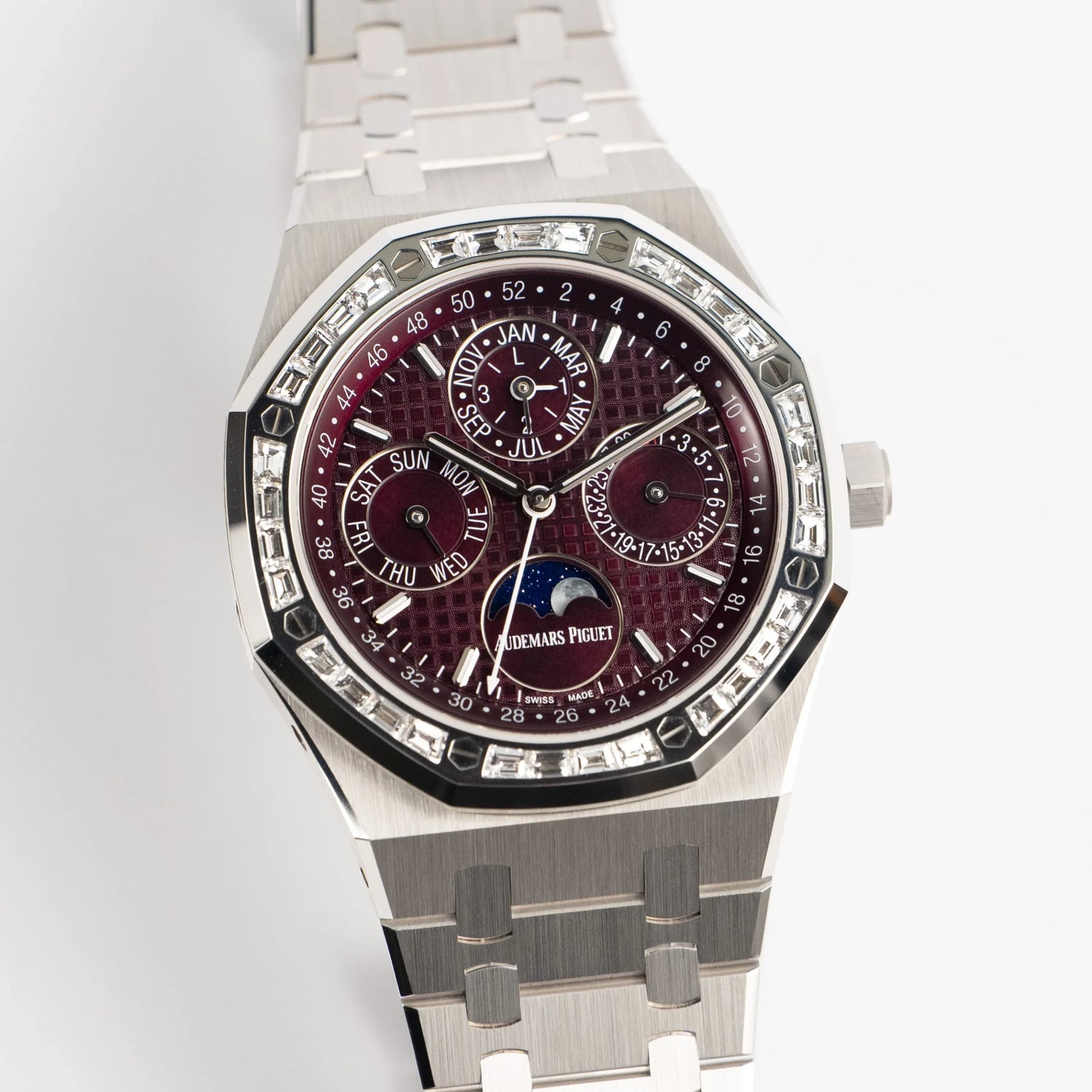 Royal Oak Perpetual Calendar “Qatar Edition” White Gold (2025) image 1