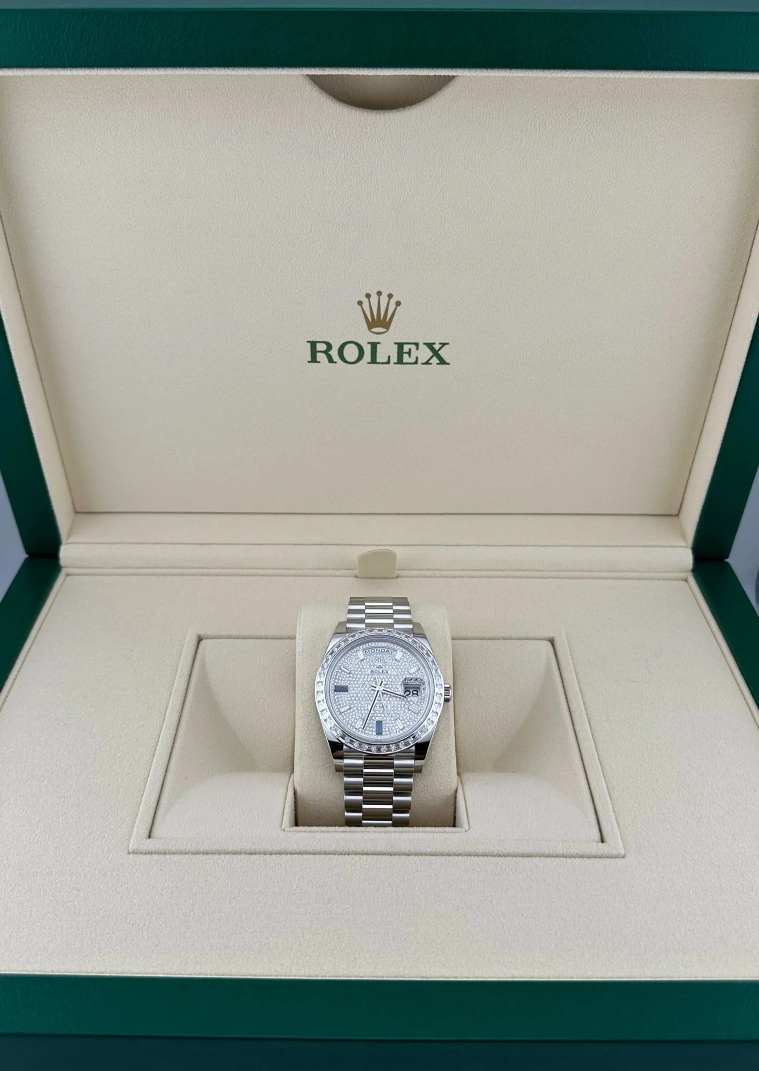 Day-Date Platinum Diamond Bezel Diamond-Paved Sapphire Dial (2024) image 1