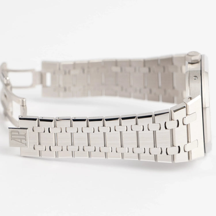 Royal Oak Perpetual Calendar “Qatar Edition” White Gold (2025) image 7