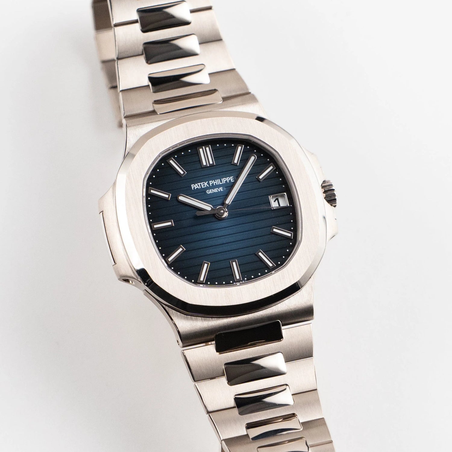 Nautilus White Gold Blue Dial (2022) image 2