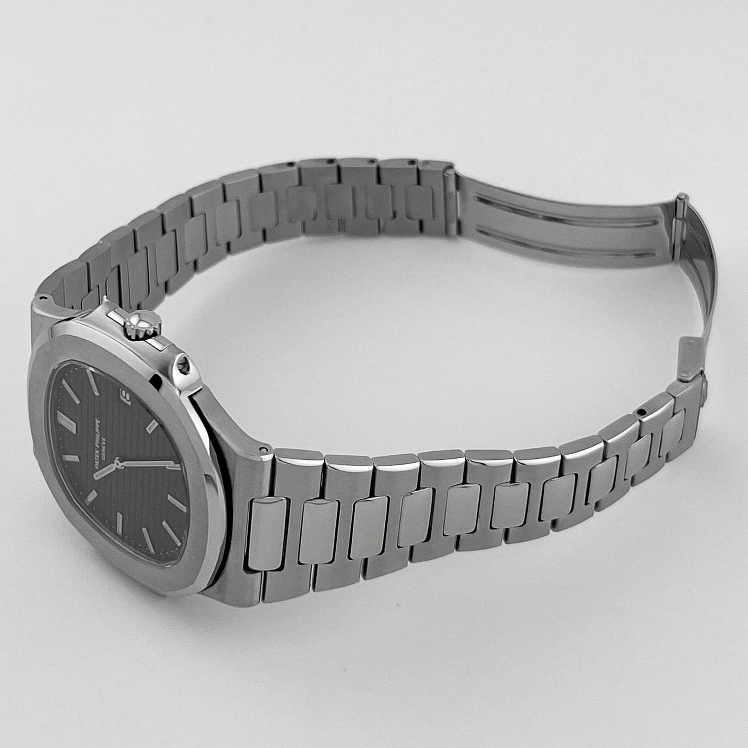 Nautilus Vintage Stainless Steel Black Dial (1982) image 2
