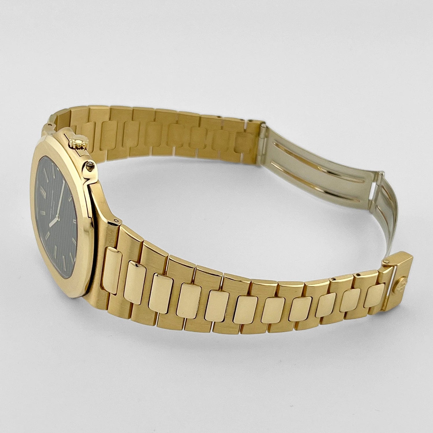 Nautilus Vintage Yellow Gold Black Ribbed Dial (1983) image 3