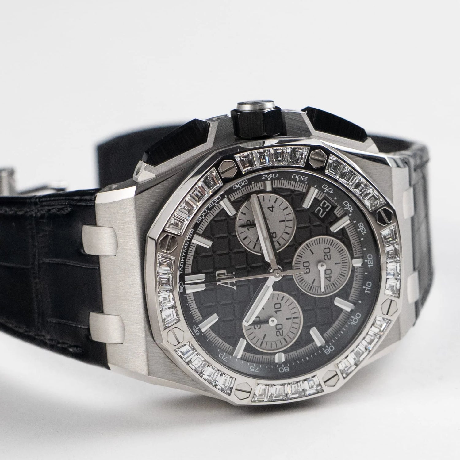 Royal Oak Offshore Chronograph White Gold Diamond Bezel Black Dial (2024) image 5