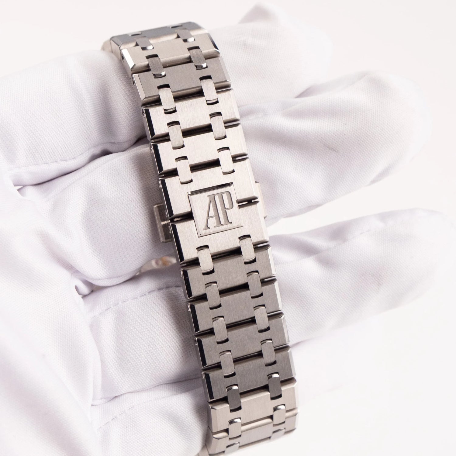 Royal Oak Perpetual Calendar Titanium Salmon Dial Limited Edition image 3