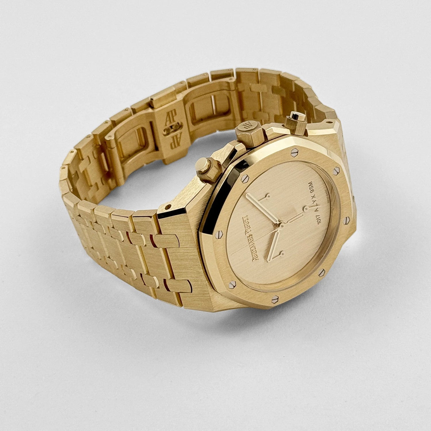 Royal Oak Chronograph “1017 ALYX 9SM” Yellow Gold Limited Edition image 8