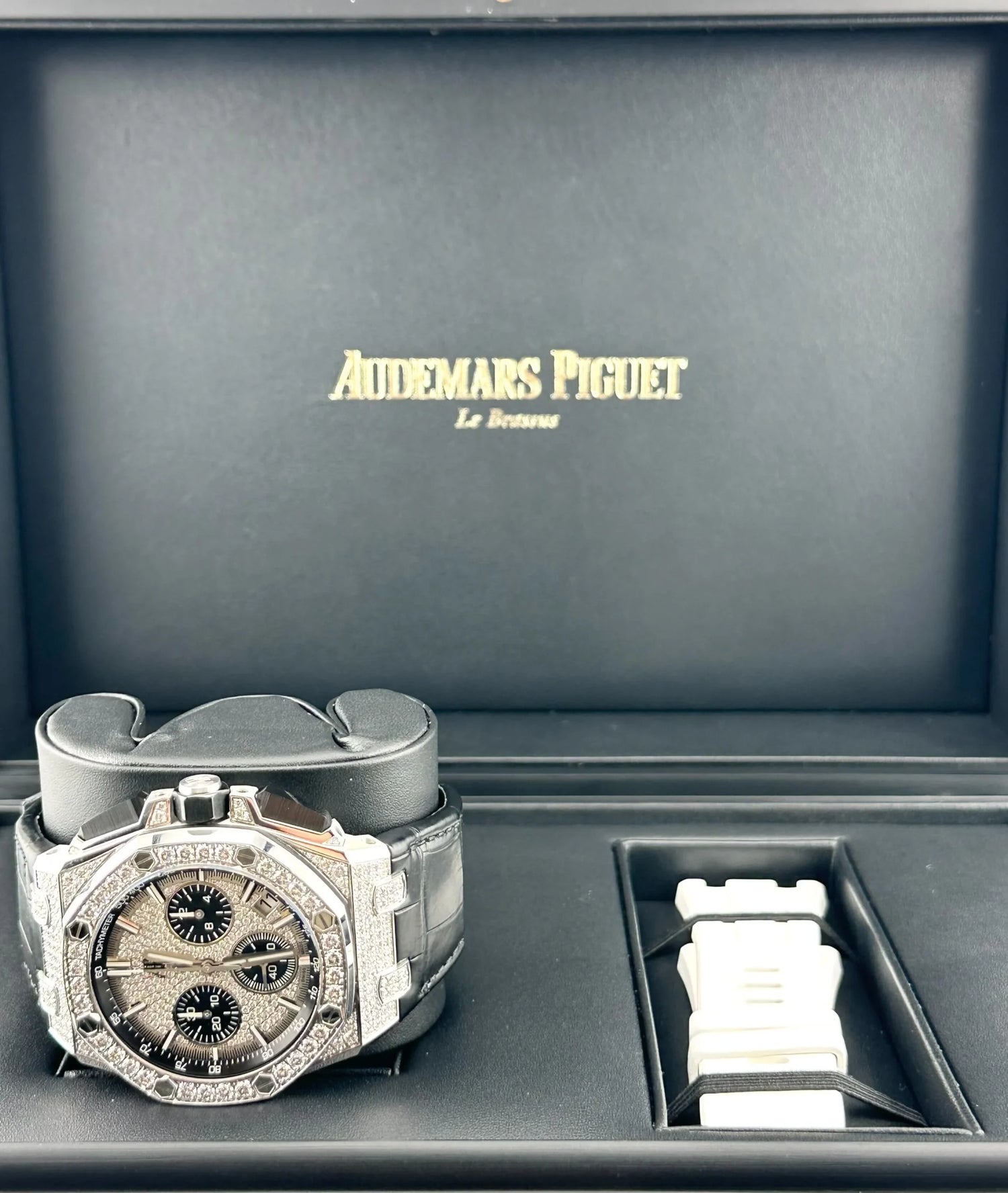 Royal Oak Offshore Chronograph White Gold Diamond Case & Bezel image 3